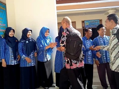 Menyambut asesor datang