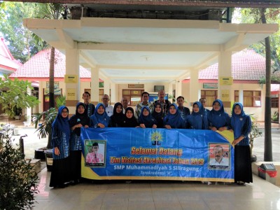 foto bersama tim asesor akreditasi