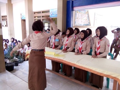 penampilan-yel-yel-kelas-8-5