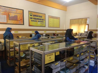 pengecekan Administrasi per standart oleh koordinator program