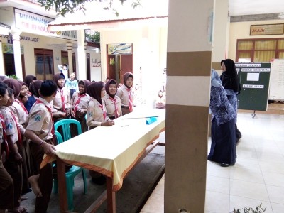 penampilan-yel-yel-kelas-8-2