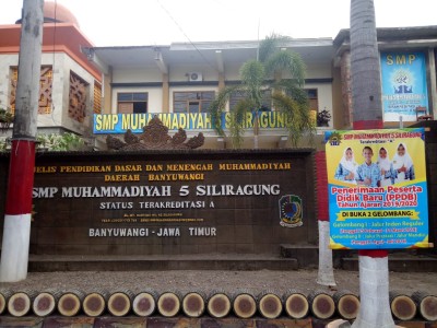 papan nama sekolah