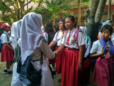 perkenalan-antara-siswa-baru-dan-kakak-kelas