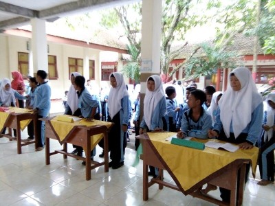 Siswa kelas 7 melaksanakan lomba cerdas cermat