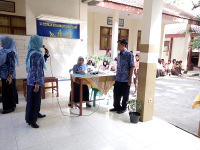 kepala-smpm-5-memandu-jalannya-lcc