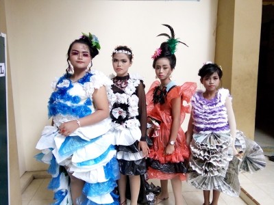 peserta-gaun-daur-ulang-smpm-5