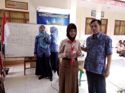 perwakilan-siswa-kelas-8-3-mengambil-undian-lomba
