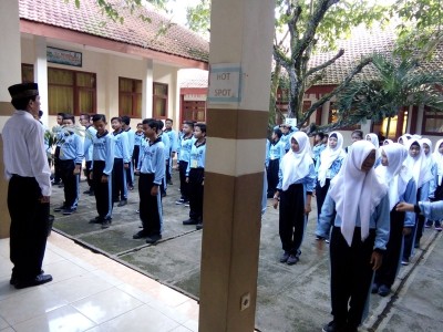 kegiatan MPLS diisi oleh Kepala Sekolah dengan materi baris-berbaris atau PBB