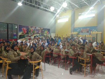 makan siang dulu.................