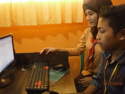 pengisian-data-melalui-komputer-oleh-bakal-calon-siswa-baru-inden