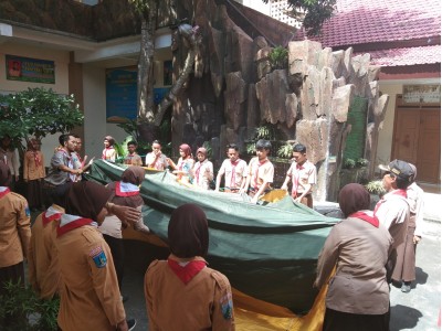 materi pendirian tenda