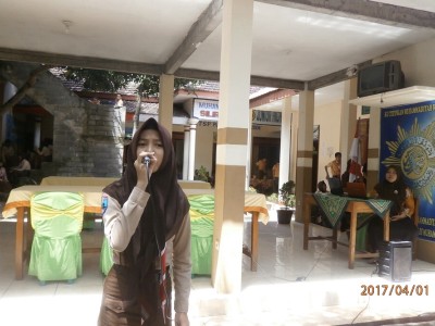 penampillaan-olah-vokal-siswi-smpm-5-slg--dalam-menghibur-para-bakal-caalon-siswa-baru-inden-yang-da