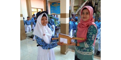 PENYERAHAN HADIAH LOMBA MILAD MUHAMMADIYAH 106